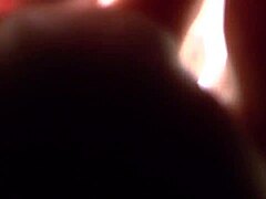 BDSM 足神器:一个诱人的 Femdoms 足交和手淫视频